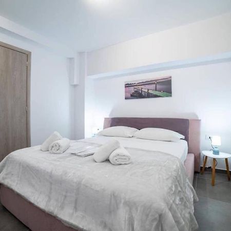 Brand New Aprt With Backyard In Lycabettus Hill ! Apartman Athén Kültér fotó