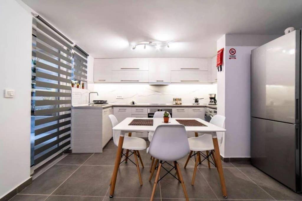 Brand New Aprt With Backyard In Lycabettus Hill ! Apartman Athén Kültér fotó
